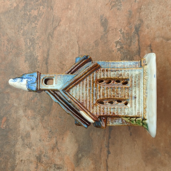 "Peace on Earth" Christmas Church Tealite Holder - Picture 2 of 7